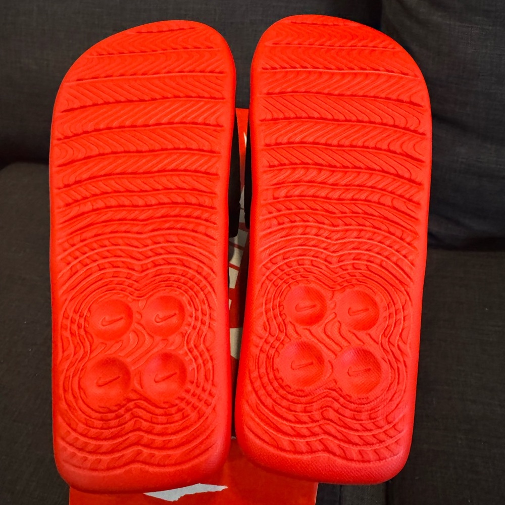 Nike Air Max Cirro Slide Black and University Red - Picture 2 of 3